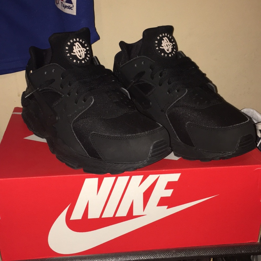 Nike black air huarache